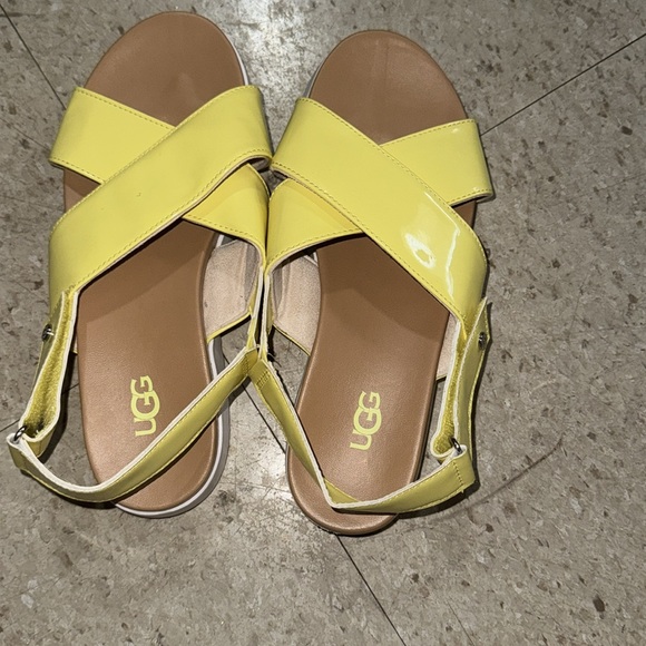 Ugg yellow Sandals - 5 - Picture 4 of 5